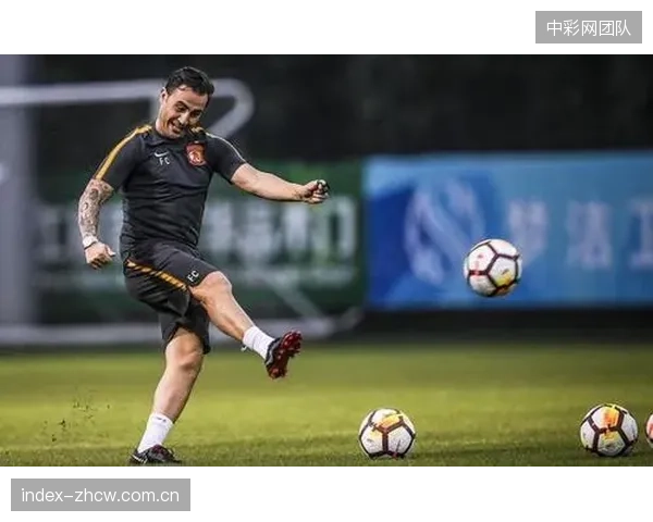 队长凯西坐镇中场,其丰富的经验将是科特迪瓦征战世界杯的宝贵财富。 队长凯西坐镇中场,其丰富的经验将是科特迪瓦征战世界杯的宝贵财富。